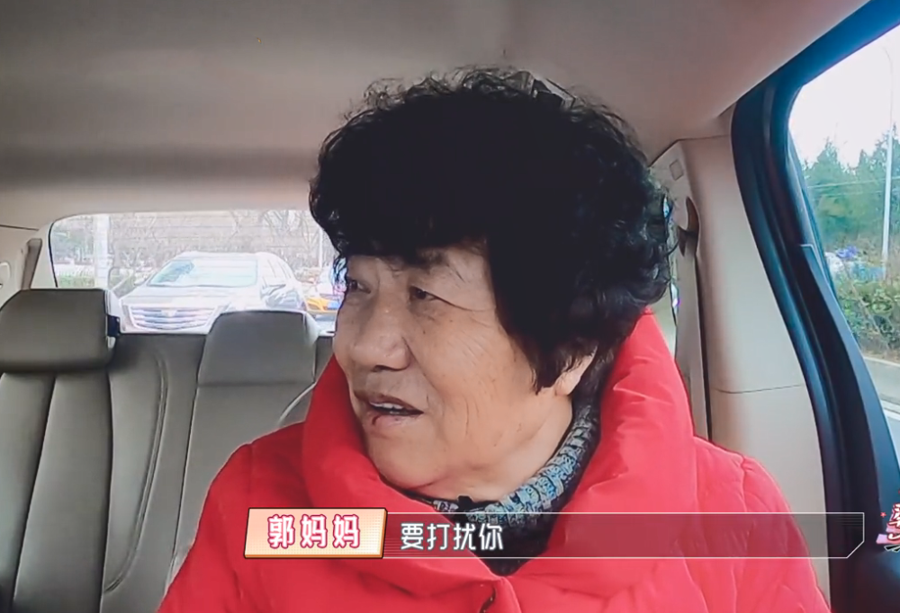 程莉莎的农村婆婆太淳朴首次上镜不好意思吃饭不敢脱鞋泡脚