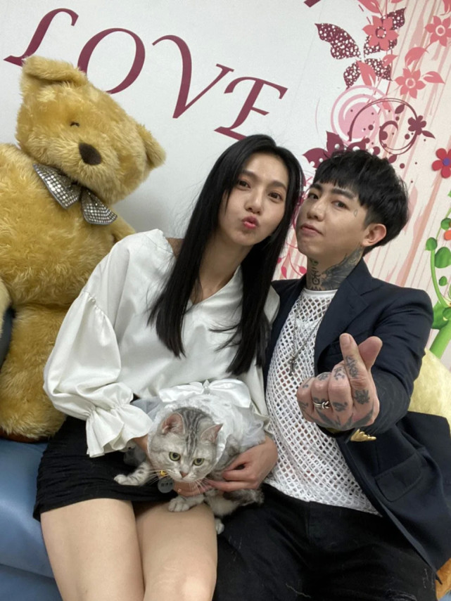 34岁生日与莉娅登记结婚谢和弦我相信这次选对了