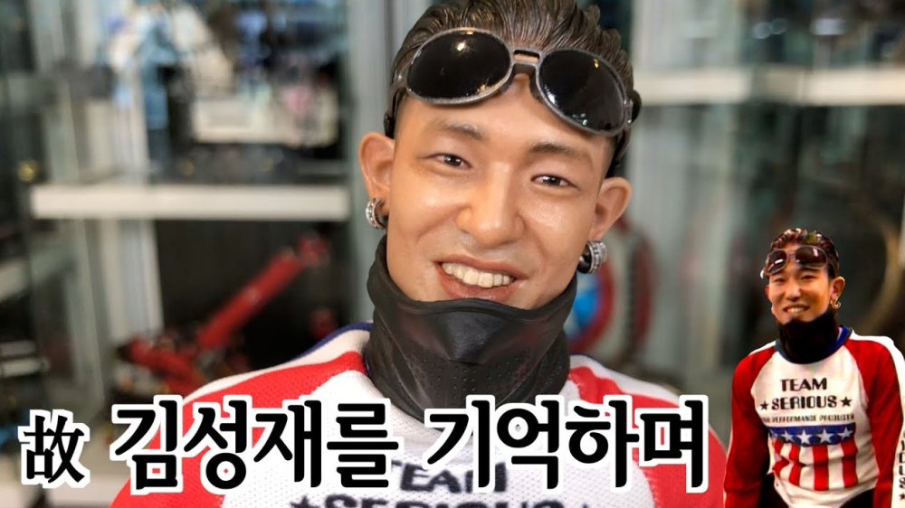 "deux"于1995年解散,同年11月金成宰单飞,并于11月19日在美国举办首场