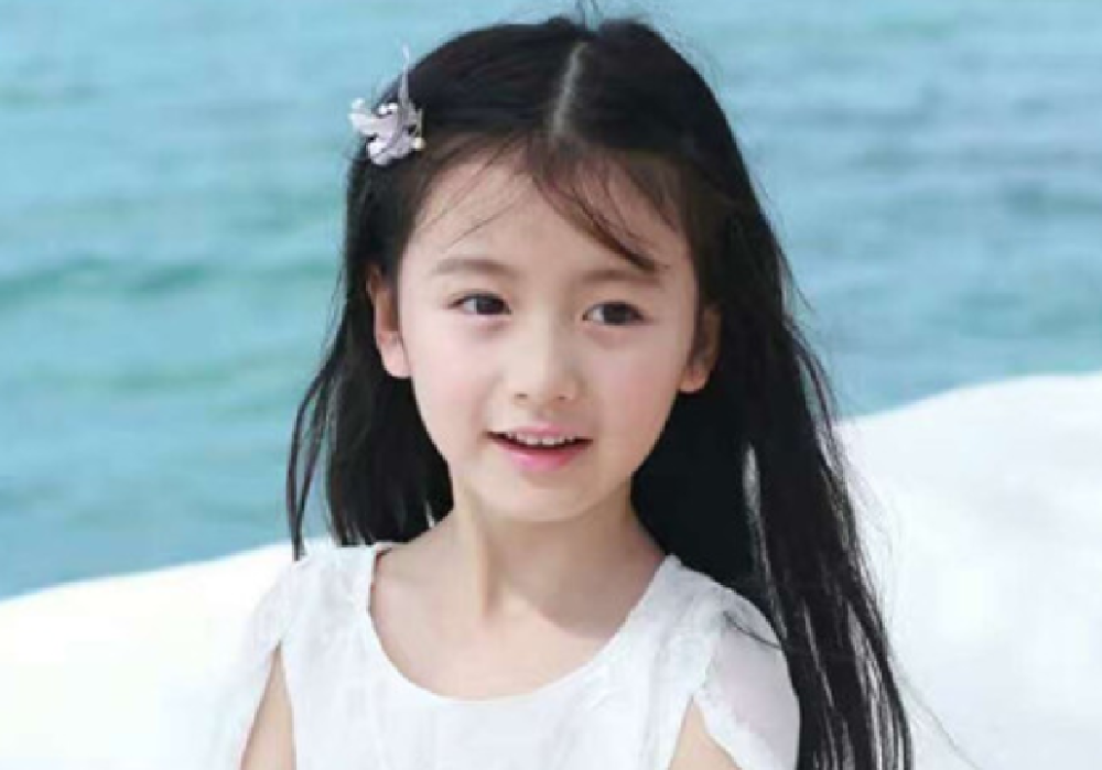 还记得那个因为长得像马云而走红,后被公司签约的"小马云"范小勤吗?