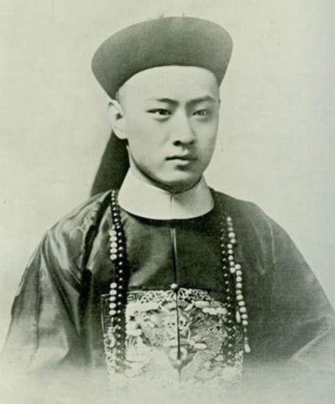 一顿饭花万两白银清朝逍遥爷载搏败光家产儿子乞讨为生