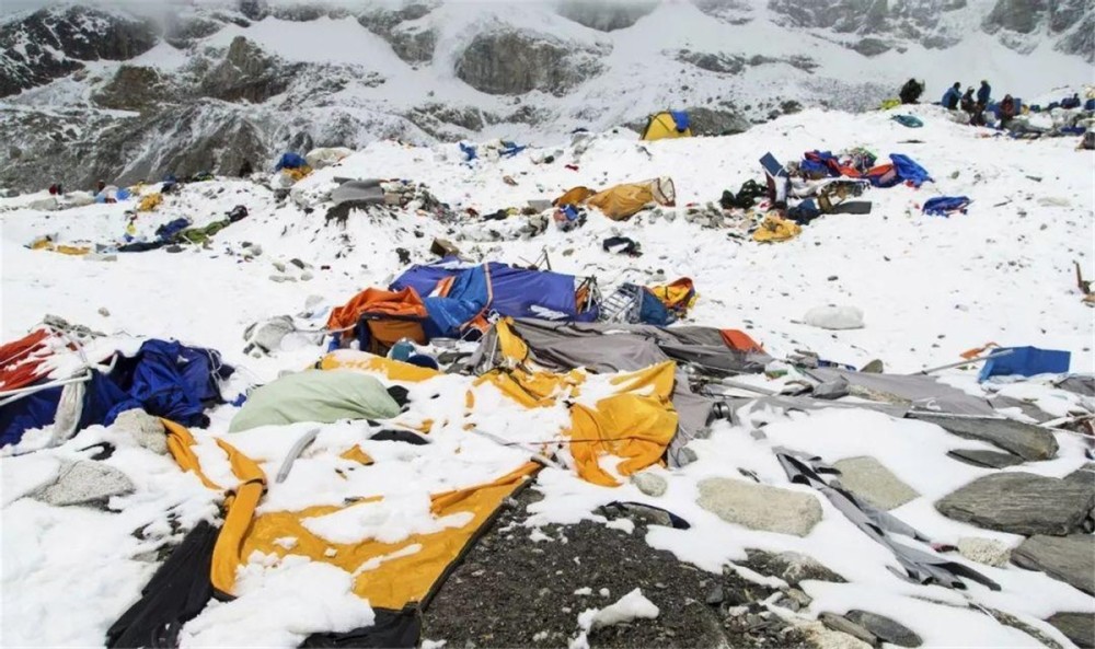 每天有多少人死再珠穆朗玛峰「珠穆朗玛峰有多少死人还在山上」