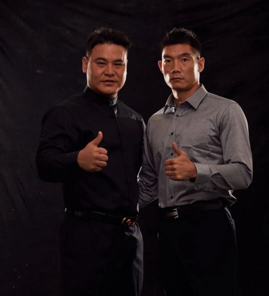 付高峰和同门师兄柳海龙对阵经验丰富且战绩赫赫的"散打沙皇"穆斯里穆