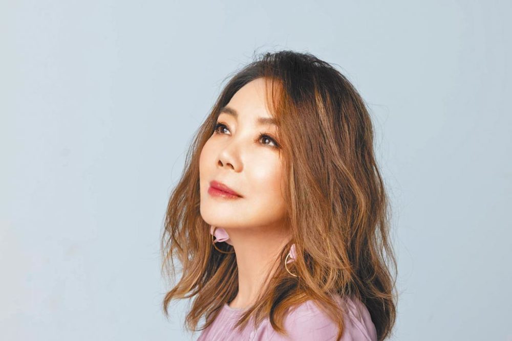 辛晓琪身体出状况眼睛爆血身边无人陪伴的她只有工作