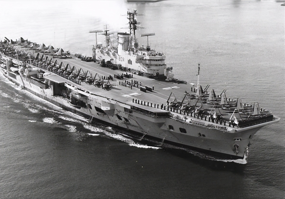 英国海军太水还是德国海军太强光荣号唯一被战舰击沉的航母