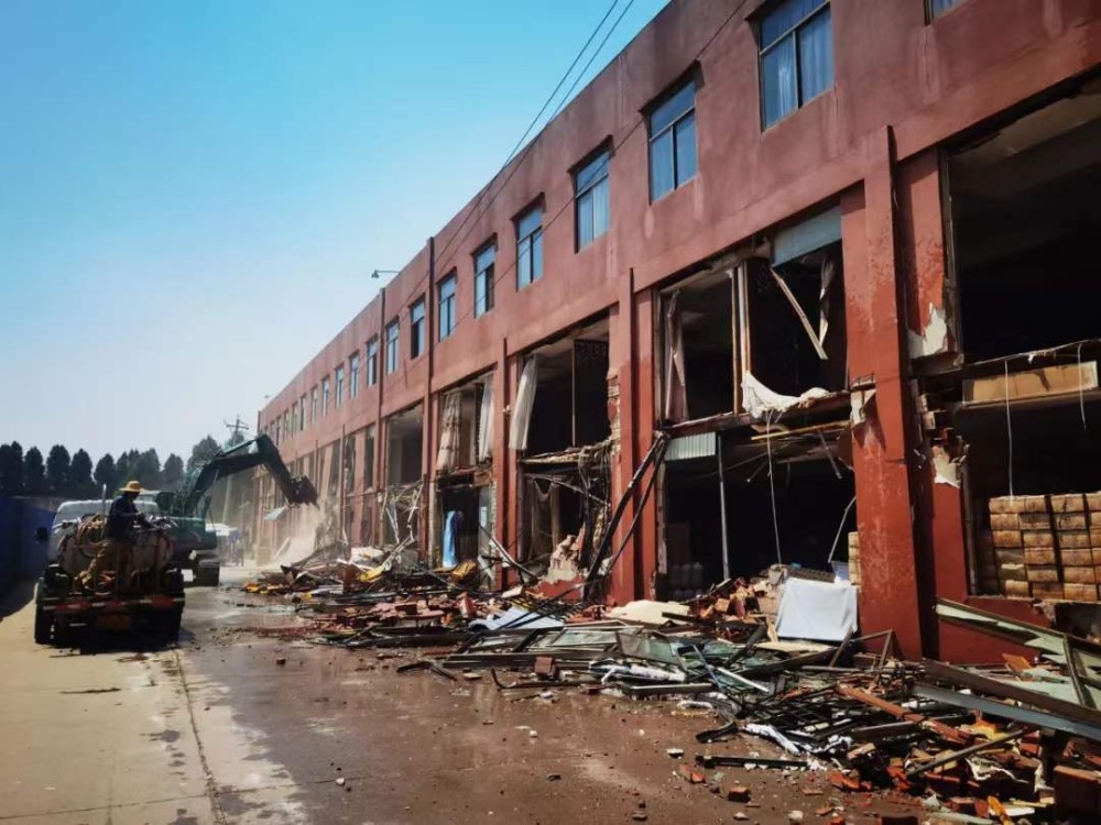 小板桥街道依法拆除泰森阁酒店违法建筑_腾讯新闻