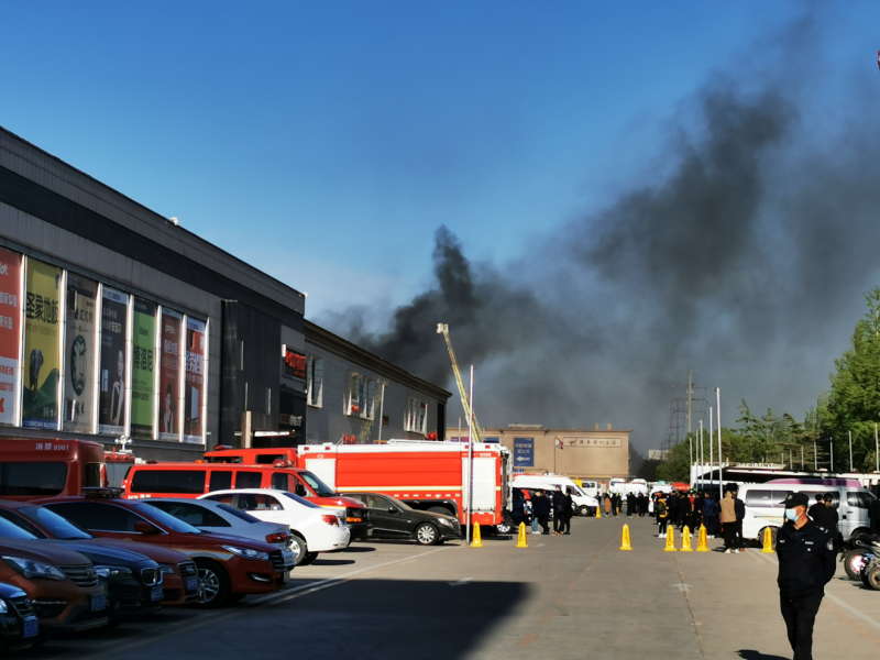 北京大红门集美市场火灾还在扑救商户已全部停业并撤出