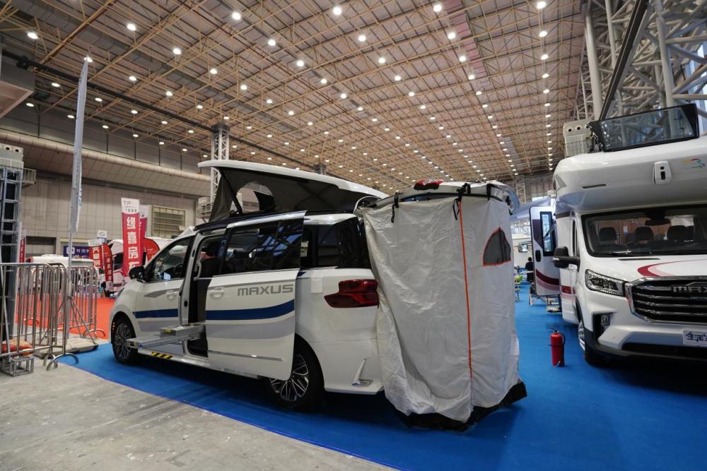 既有mpv的身材,又有房车的功能,旅行家g20升顶带2床能住4人_腾讯新闻