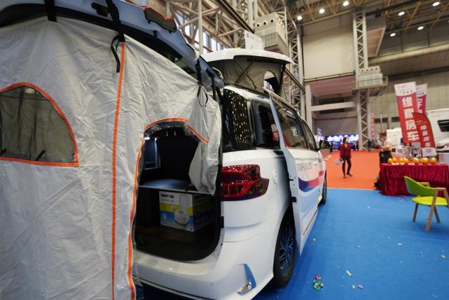 既有mpv的身材,又有房车的功能,旅行家g20升顶带2床能住4人