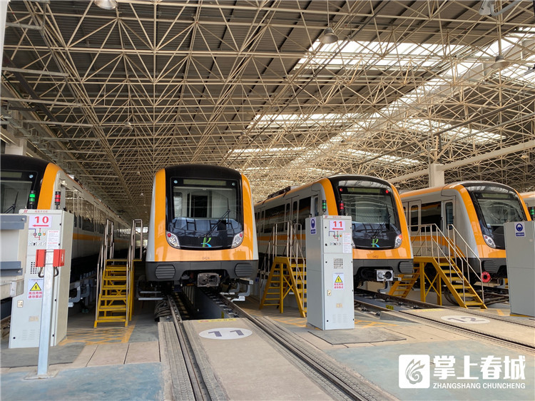 车辆检修轮值班组,运用库,检修库等场所,参观了昆明地铁4号线地铁列车