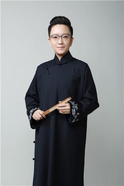 著名京剧演员王珮瑜在采访中被问到对这句话的看法,她的那句"极端和片