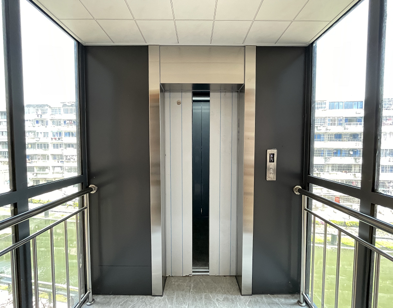 一键直达普陀城区首台既有住宅加装电梯投入使用
