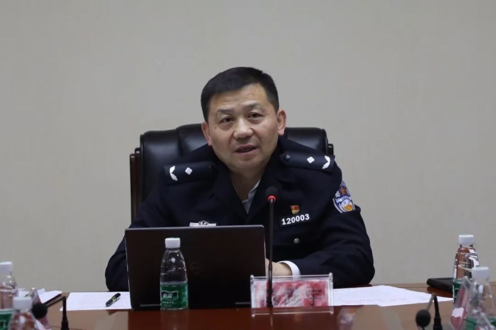 会上,市局政治部常务副主任熊克安总结回顾了2020年全市公安政治工作