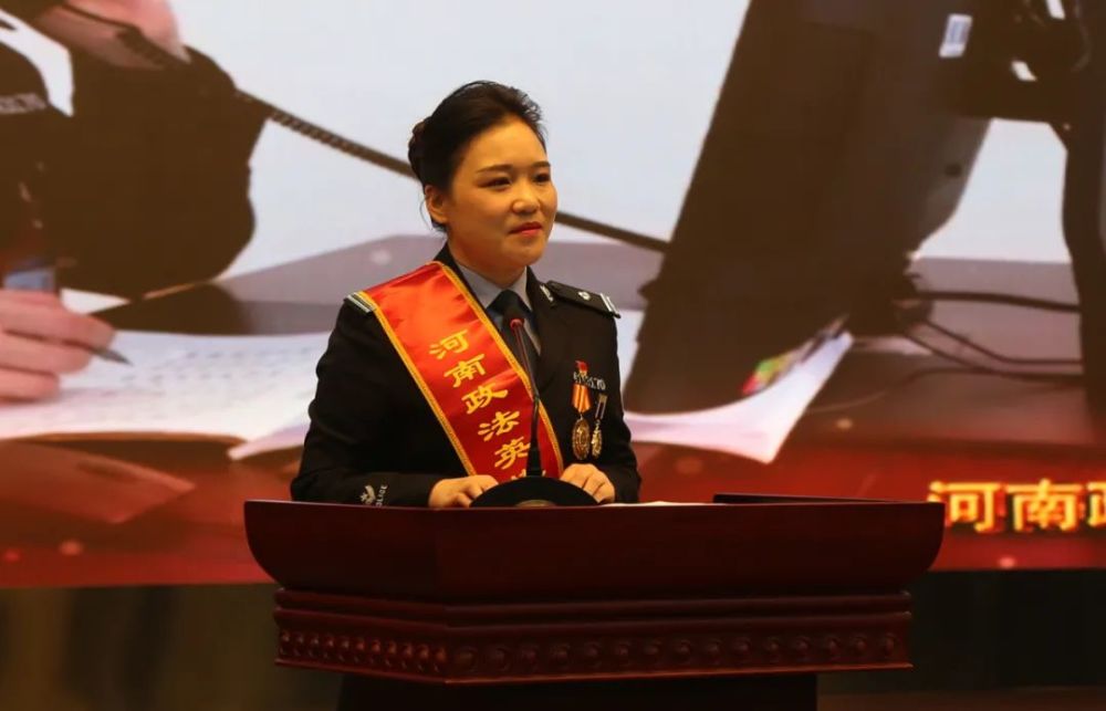 河南政法英模先进事迹报告会在我市举行