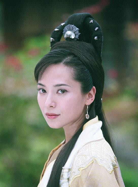 忽略工作有着「最美港姐」称号的郭羡妮,一出道就和古天乐合作古装剧