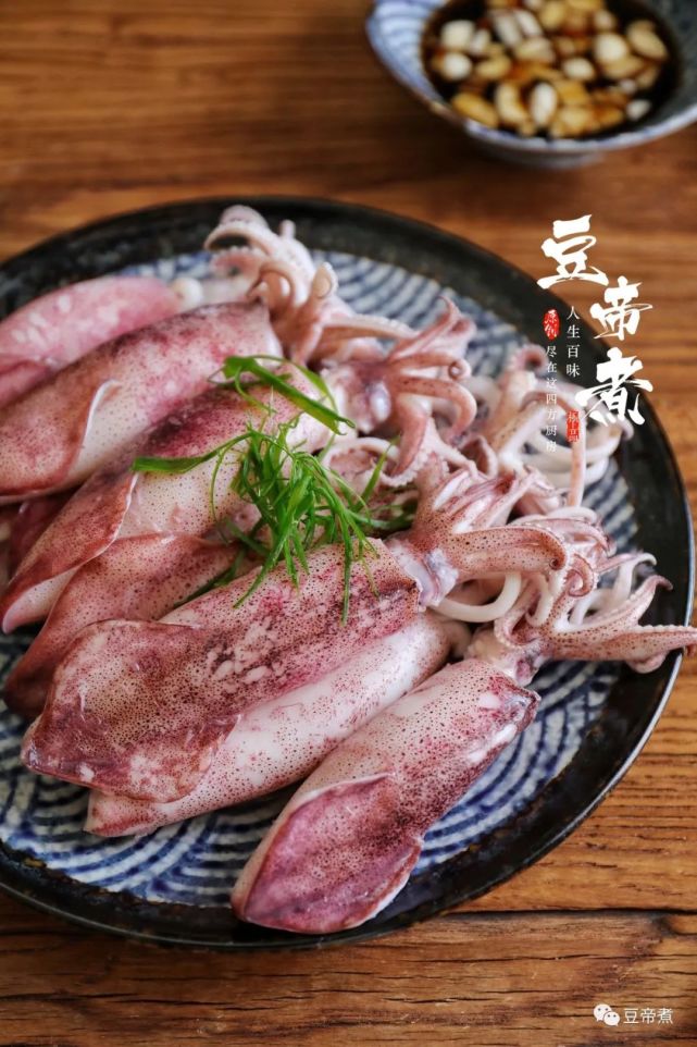 调味:芥末蒸鱼豆豉汁or蒜蓉陈醋酱油汁食材:小管(鱿