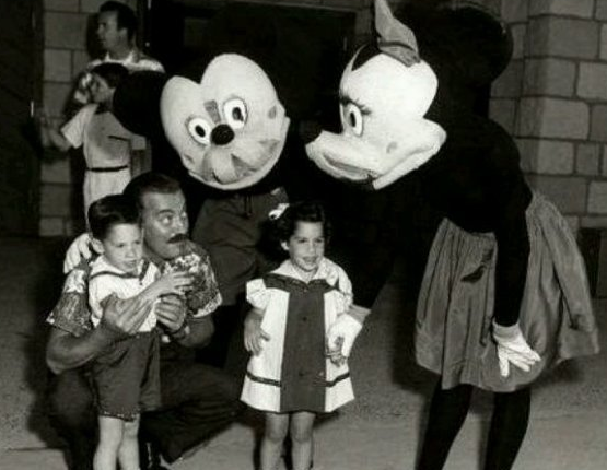 米老鼠形象变化历程看到最初的米奇米妮才明白为啥吓坏小孩子