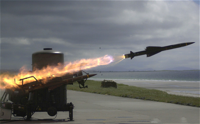 一炮打响英国威名约翰逊借小国重振声势要在马岛密集发射导弹