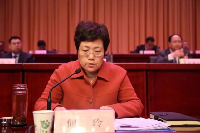 会上,千阳县委书记何玲发出动员令,号召全县干部步调一致,上下一心,举