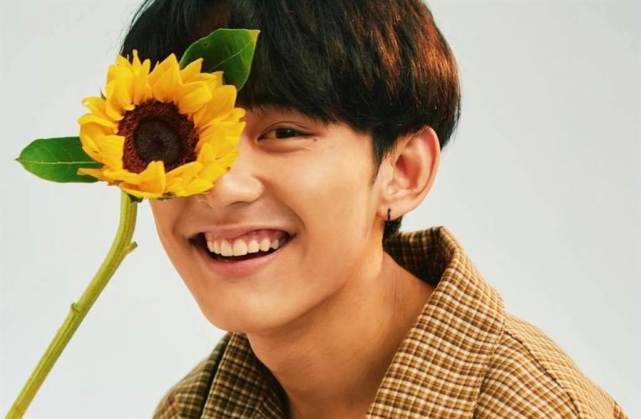 视频里first  anuwat的女友被有"身体特写部分",尺度非常大.