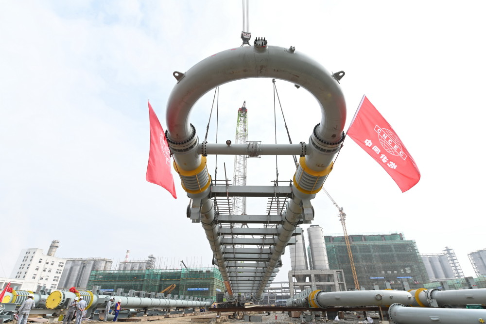 (经济)年产120万吨共聚聚丙烯环管反应器在福建福清吊装