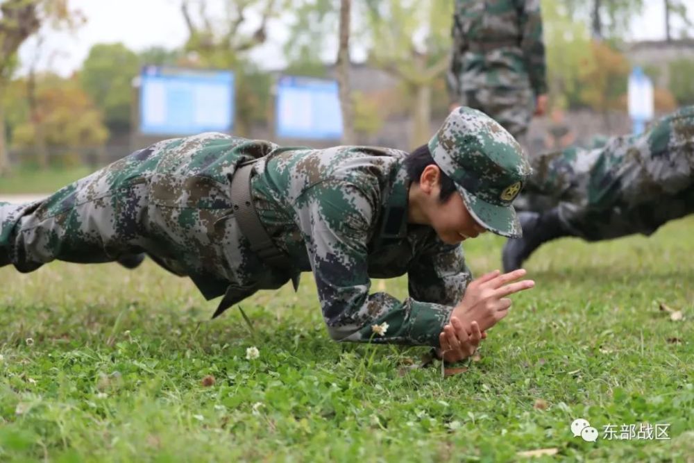 卧倒的动作要领图解图片