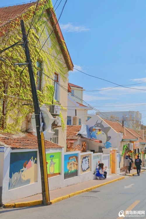 漫步在春日老城区龙江路一键进入宫崎骏的动漫世界