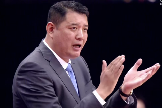 山东轰13-2打懵广州!辽宁旧将连飙3记三分 歪嘴,巩大师激动鼓掌