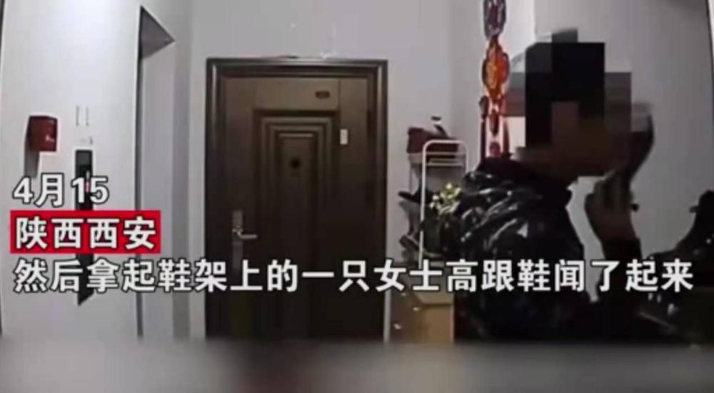 目前女子已经报警,这个闻鞋小伙的真身,仍在搜捕调查中.