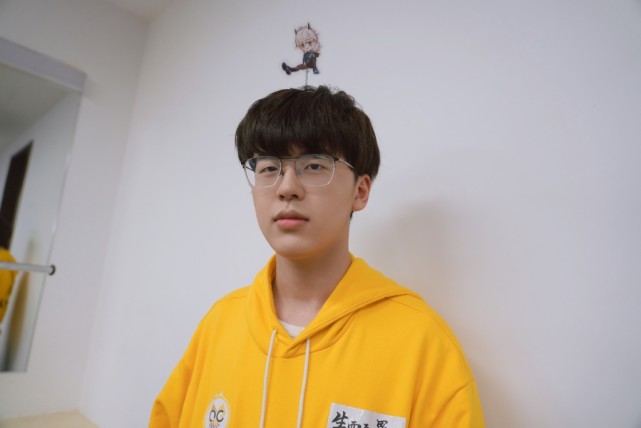 qg小胖疯狂掉点,毫无野王风采,晨晨月色尽力了,老林被自己的阵容打败