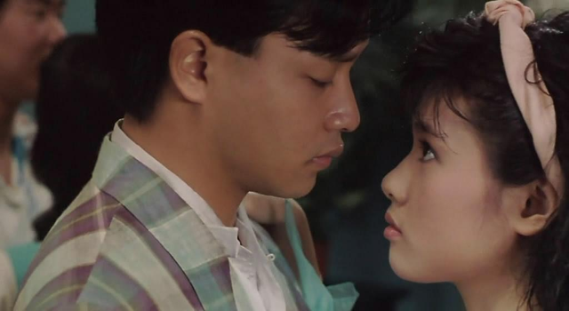 到了1985年,意气风发的柏安妮跟"哥哥"张国荣合力出演《为你钟情》