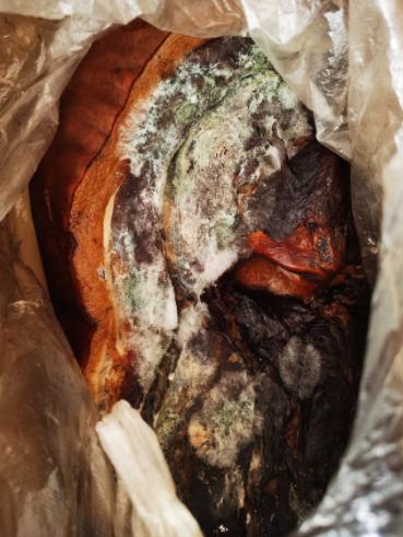 快递员送包裹不及时致腊肉发霉圆通速递了解情况后再与当事人协商处理