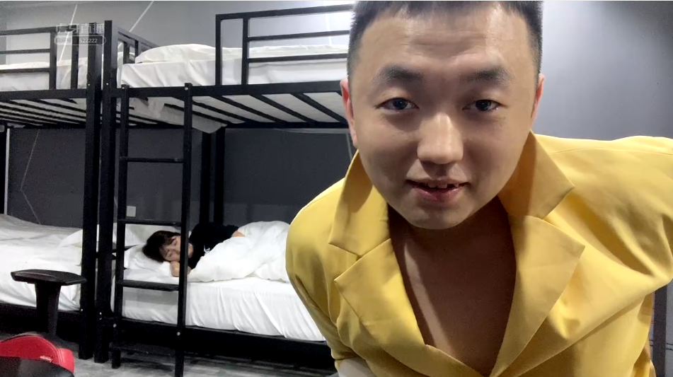 药水哥竟遇到私生饭为摆脱难缠女粉上演追车大戏