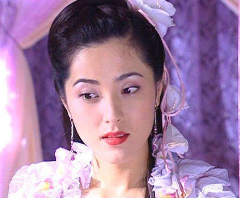 41岁孔慈近照曝光身材纤细宛如少女嫁入豪门近8年儿女双全