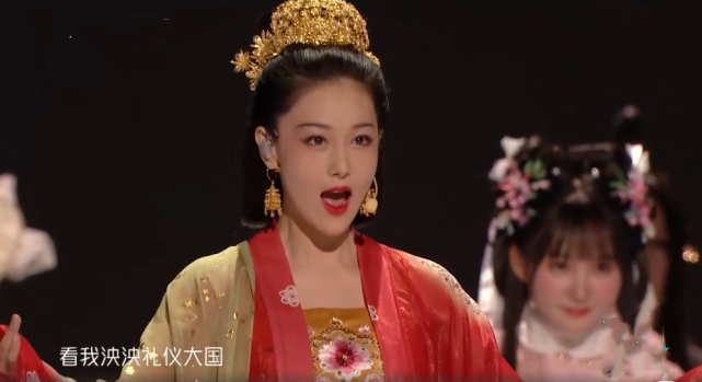 张馨予《浪姐2》成团夜穿汉服,颜值360度无死角,现场比精修还美