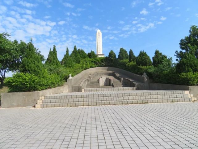 龙高革命烈士纪念碑公园【目前正在提升改造】地点:高山镇高山村预定