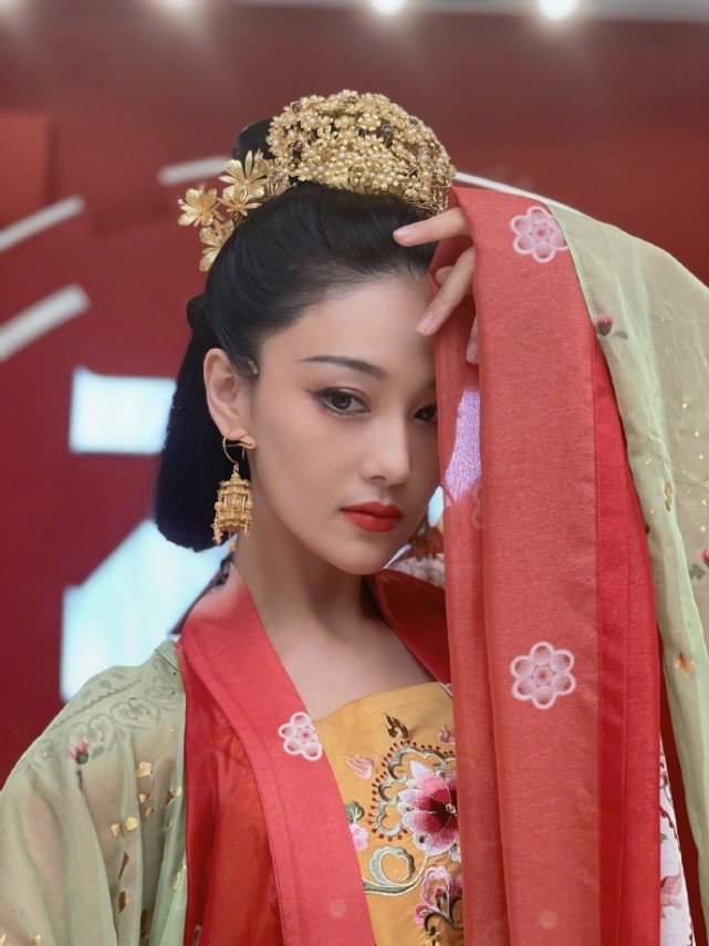 张馨予《浪姐2》成团夜穿汉服,颜值360度无死角,现场比精修还美