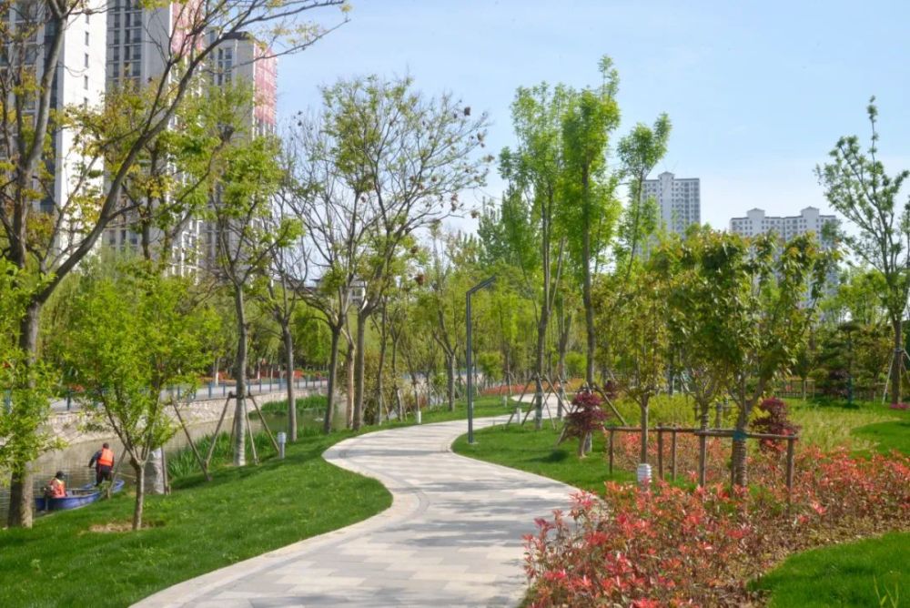 运粮河公园位于宿州城南,是一座集休闲,观赏,娱乐于一体的现代城市