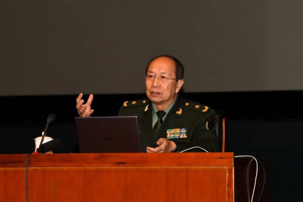 金一南教授为国防大学党史学习教育作辅导报告