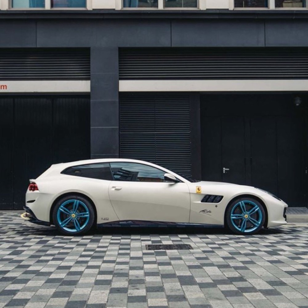 宽敞舒适奢华独特的法拉利gtc4lusso