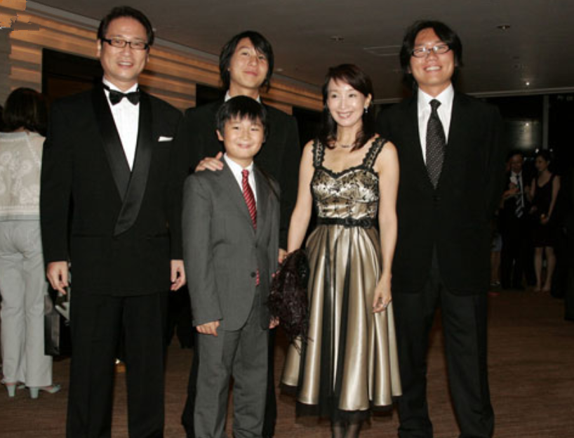 因歌手事业后来赴日本发展的陈美龄,与日籍经纪人金子力日久生情,二人