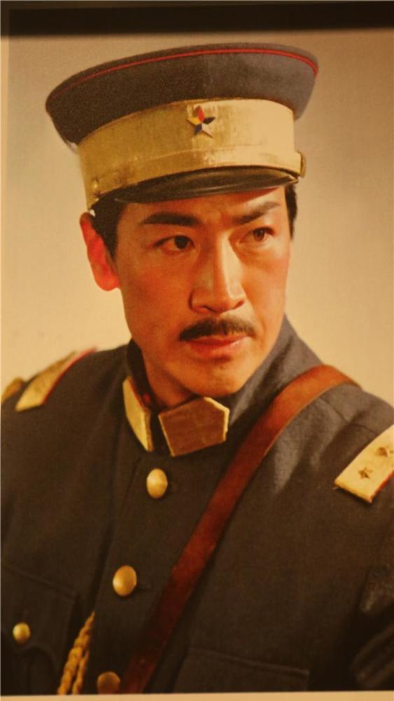 直到1984年寇振海被《少帅传奇》剧组相中,从此便开启了"少帅专业户"