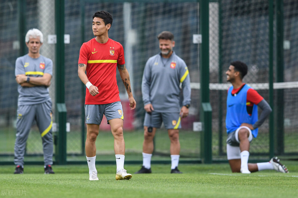 李星贤也在上赛季被提拔到1线队,但他最大的名气是在"恒大杯"马德里