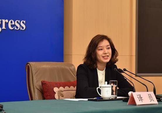 外交部冷艳美人张京工作上不苟言笑生活中却笑靥如花