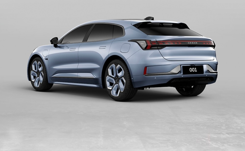 4月15日晚,吉利旗下极氪品牌首款纯电动车极氪001正式上市,新车似乎