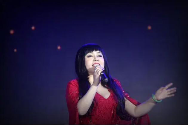 千百惠留在成都新曲发布表达喜爱之情