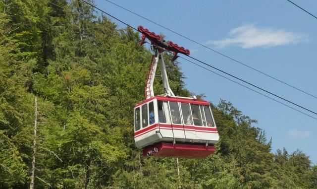 全球最长高山索道最高落差达1279米可从市区直达山顶