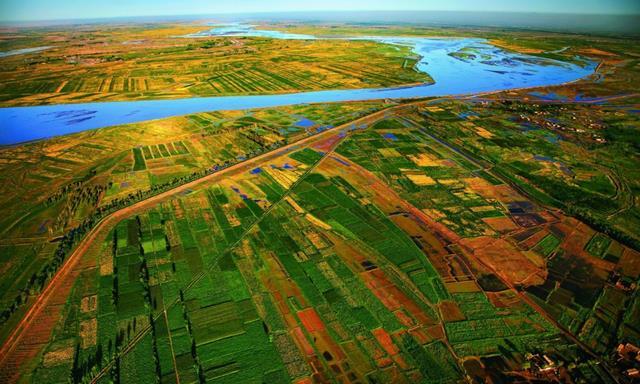 平原地貌主要集中在海拔较低的第三极,分为四大平原:东北平原,华北