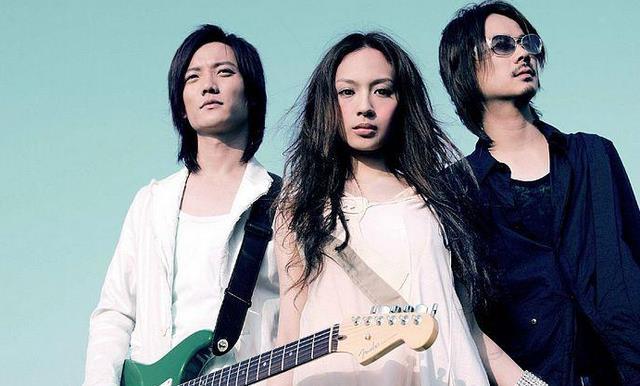 就在2个月前飞儿乐队还在呼唤飞儿回归如今双方却对簿公堂