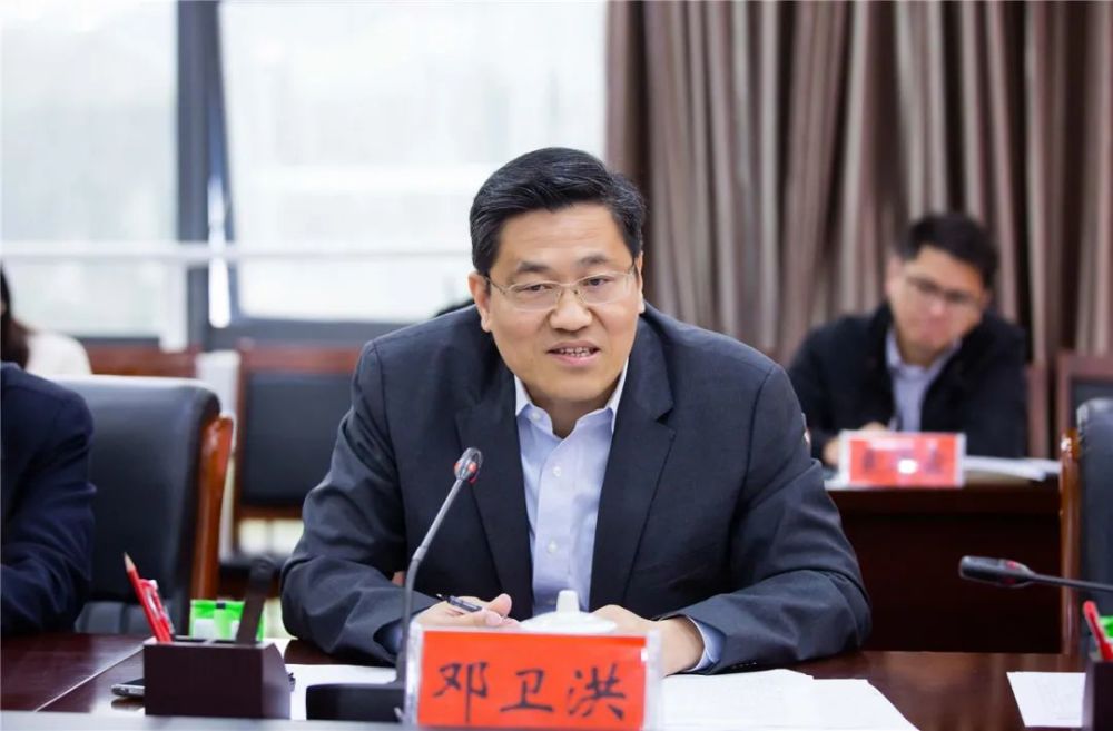 书记叶葆华出席会议并讲话会上,叶葆华,刘林宏,邓卫洪分别作了讲话,并